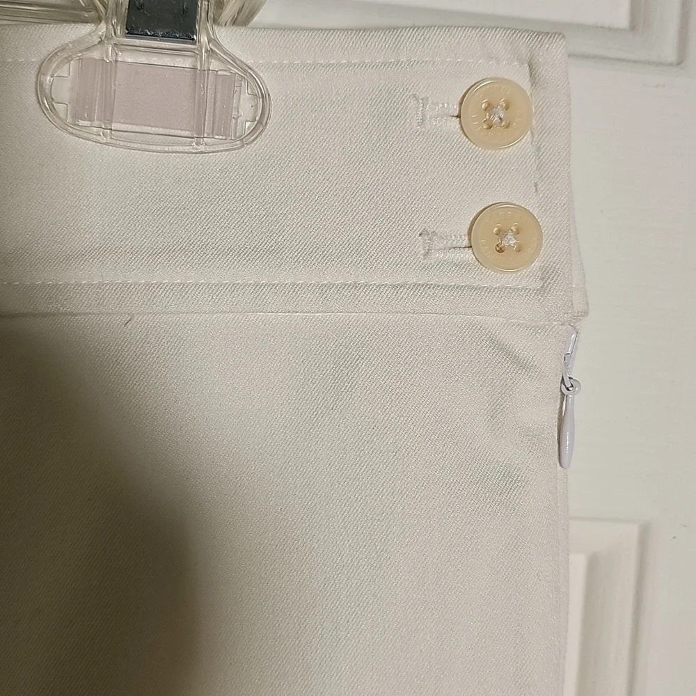 Ralph Lauren Women's‎ White Pants, Below The Knee. Size 10.